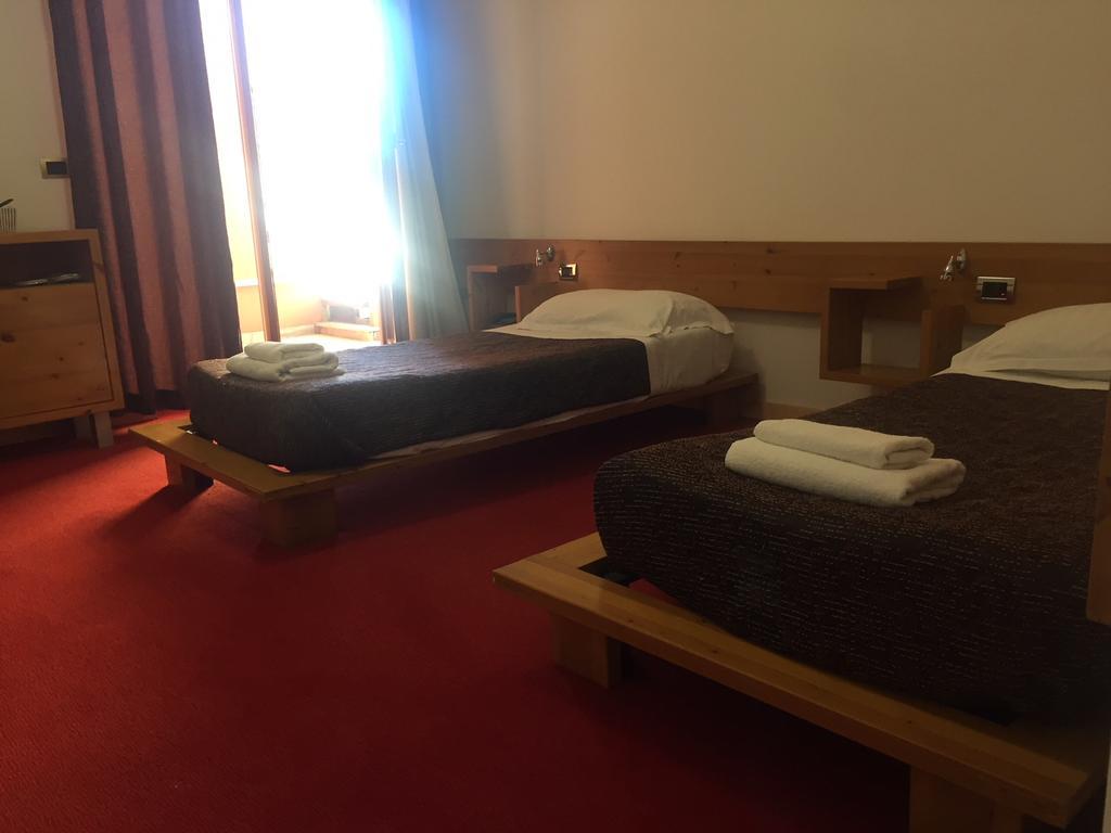 Hotel Bermon Тирана Екстериор снимка