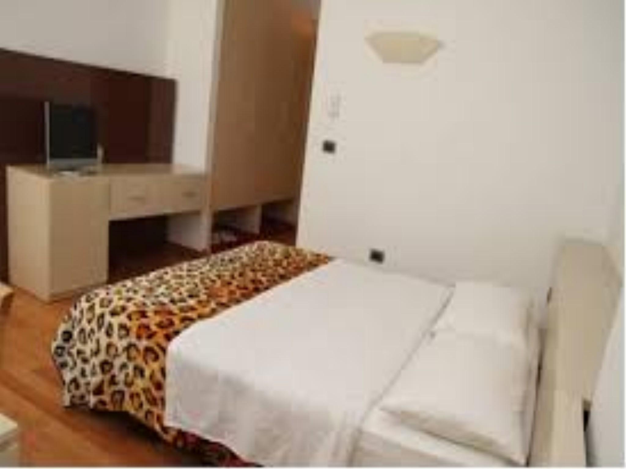 Hotel Bermon Тирана Екстериор снимка