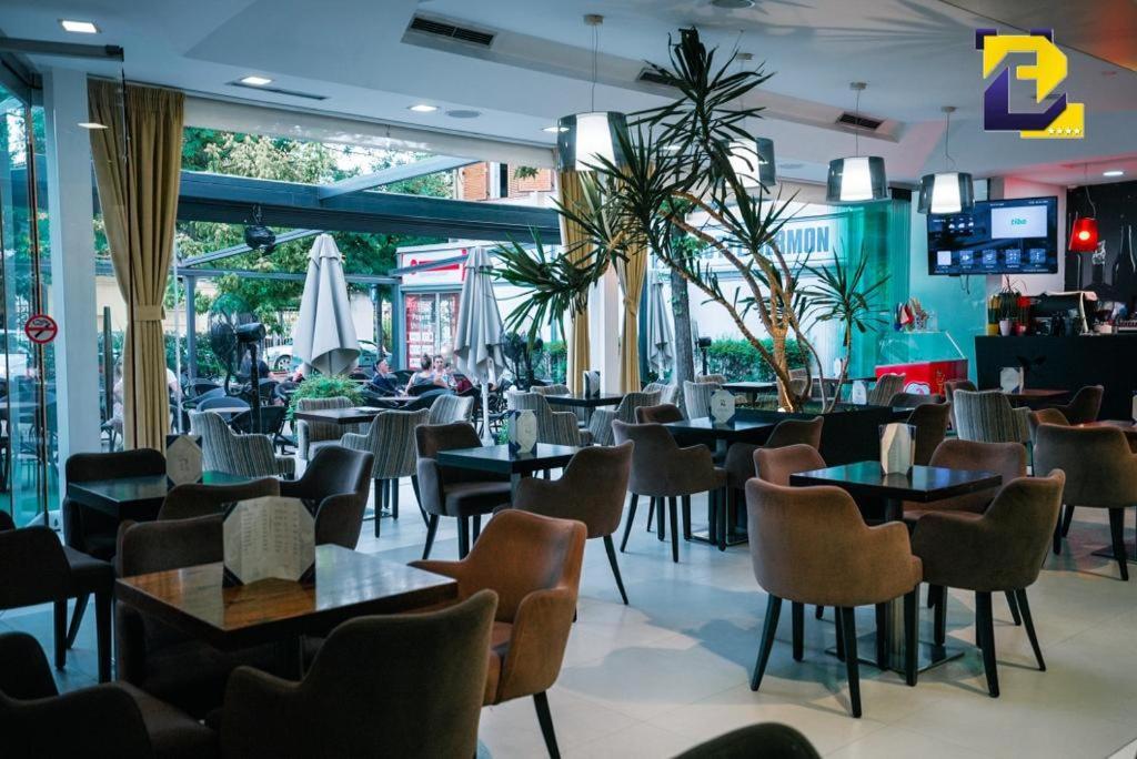 Hotel Bermon Тирана Екстериор снимка