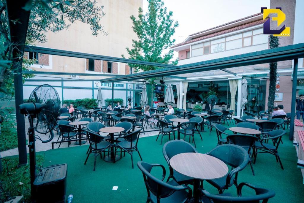 Hotel Bermon Тирана Екстериор снимка