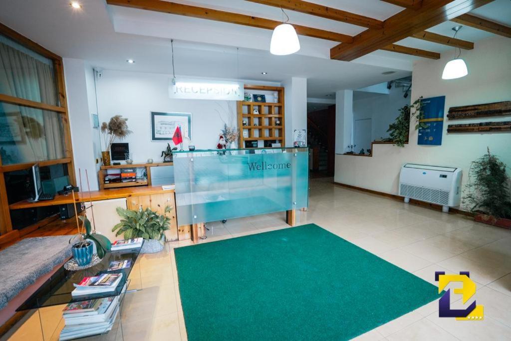Hotel Bermon Тирана Екстериор снимка