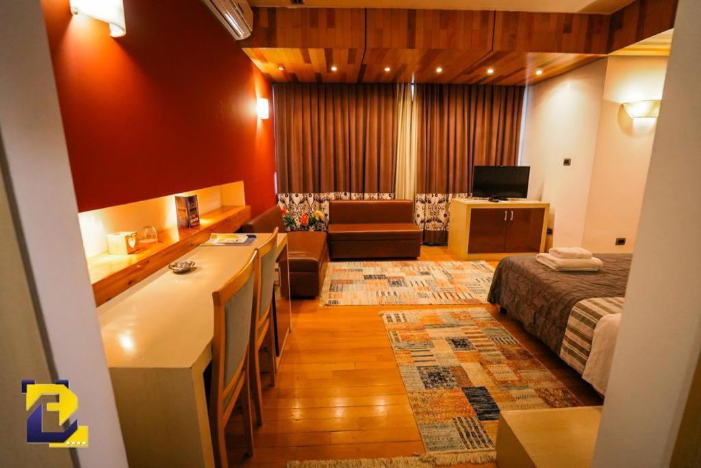 Hotel Bermon Тирана Екстериор снимка