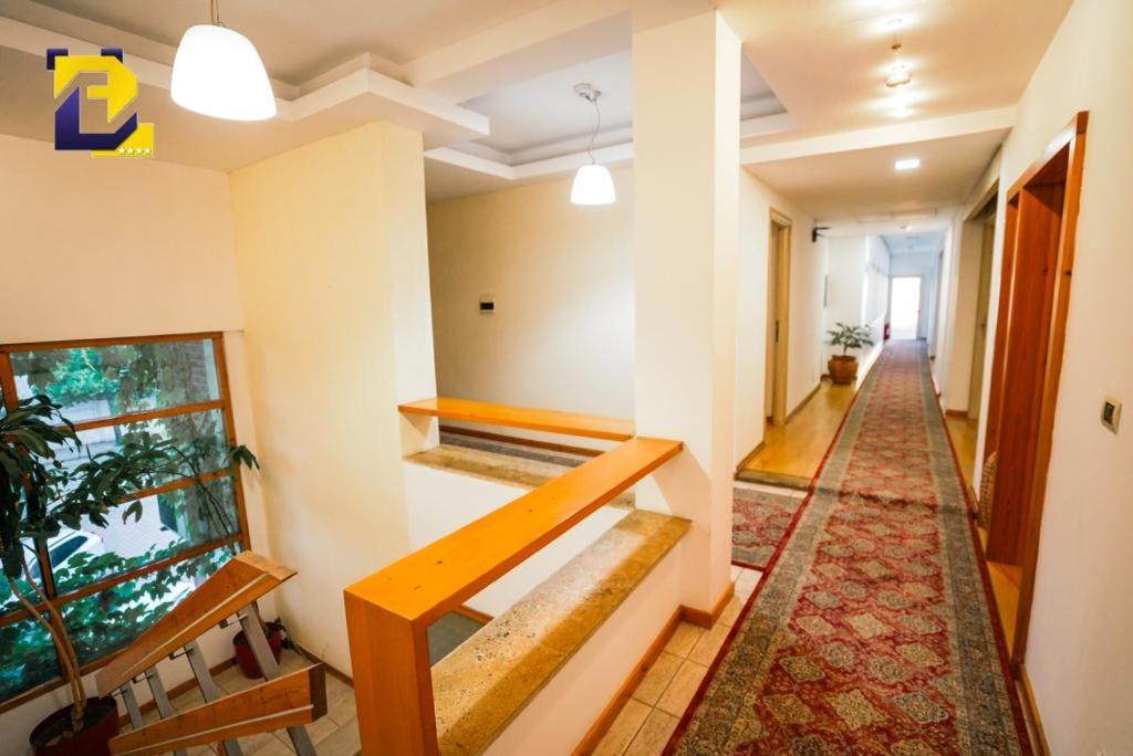 Hotel Bermon Тирана Екстериор снимка