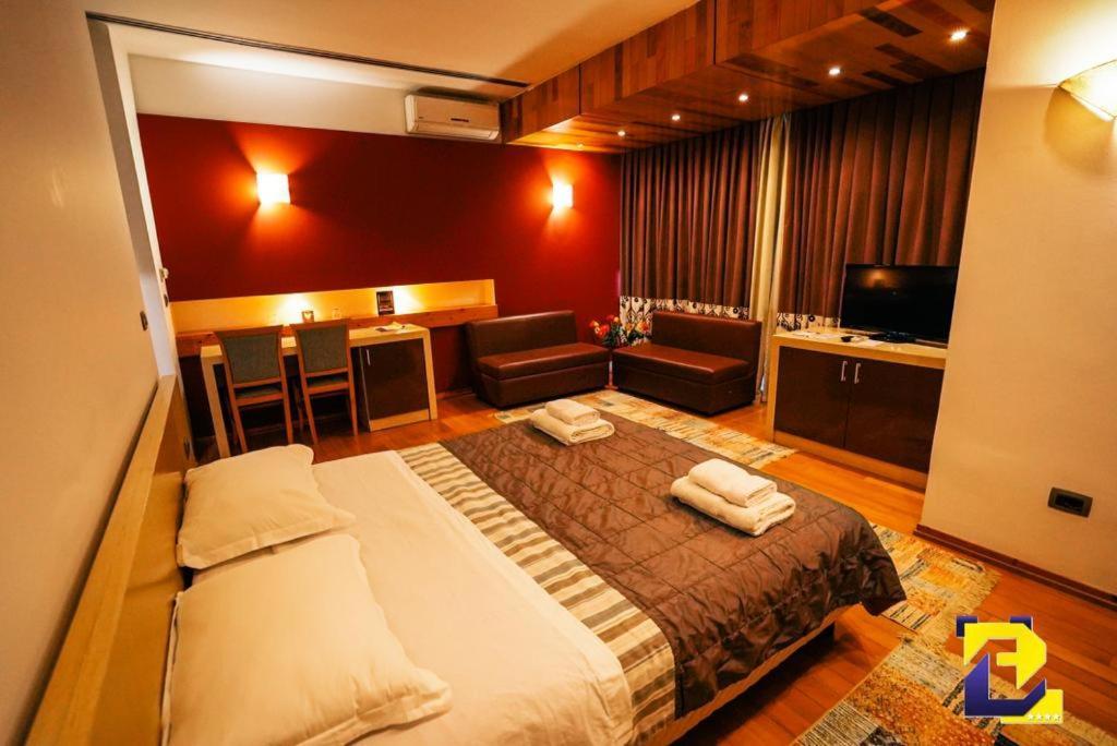 Hotel Bermon Тирана Екстериор снимка