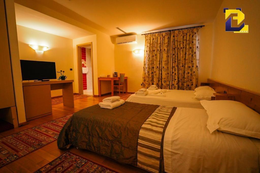 Hotel Bermon Тирана Екстериор снимка