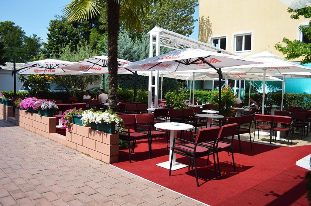 Hotel Bermon Тирана Екстериор снимка
