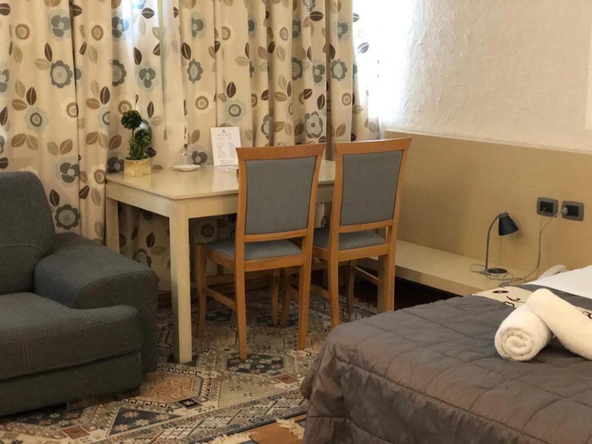Hotel Bermon Тирана Екстериор снимка