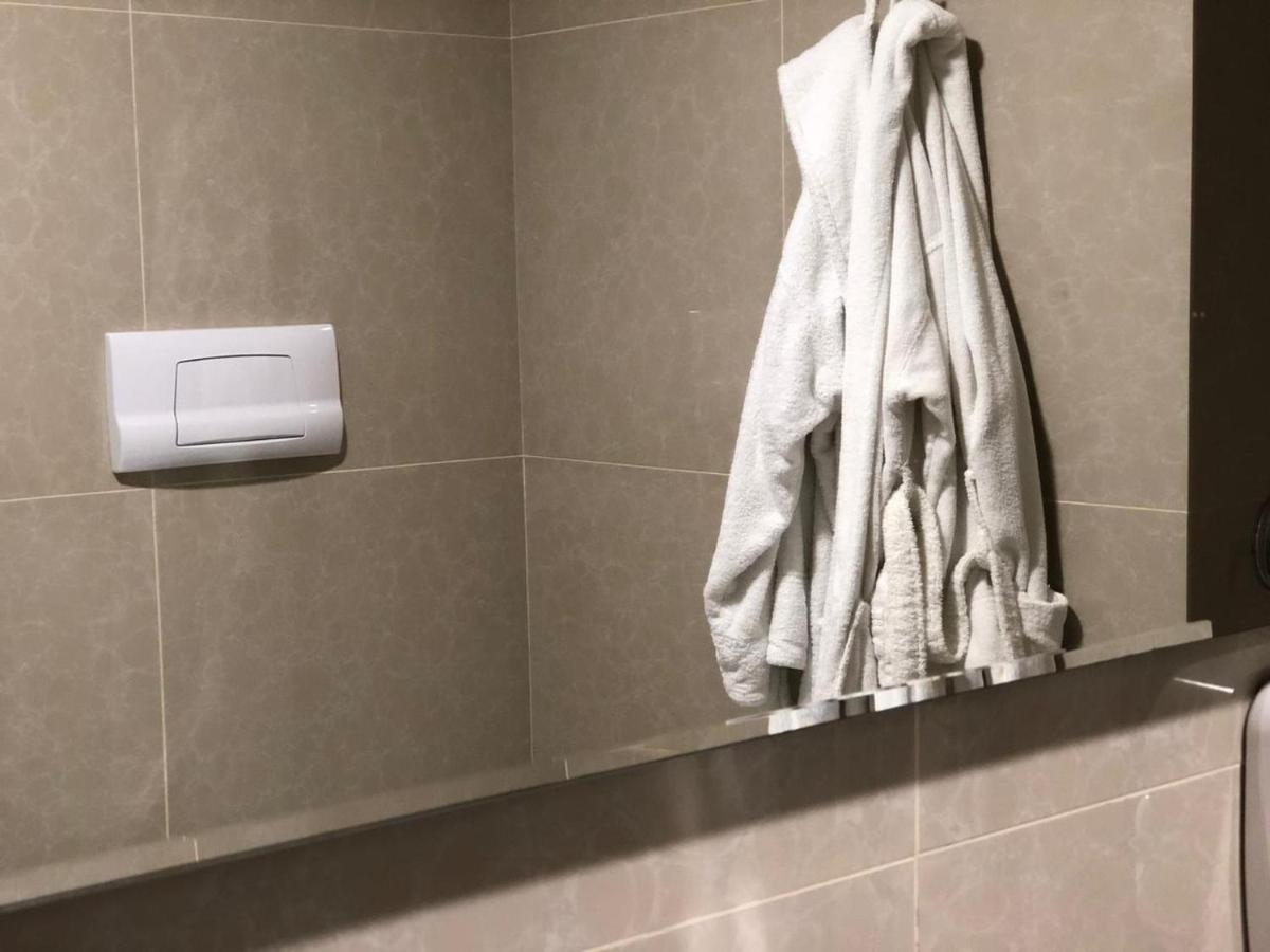 Hotel Bermon Тирана Екстериор снимка